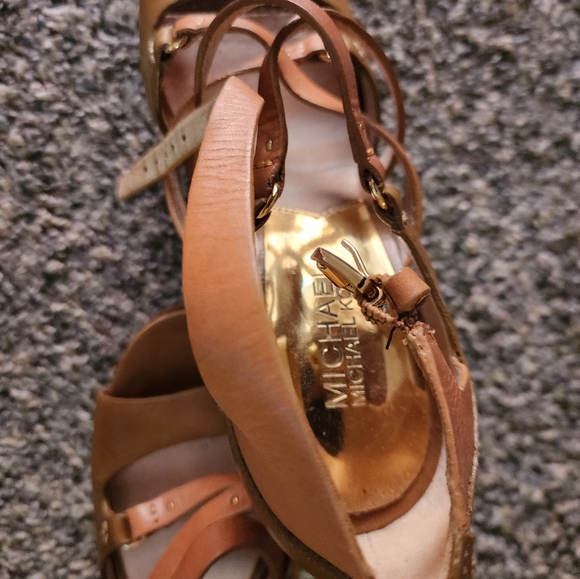 Michael Kors size 7.5 - Picture 15 of 16